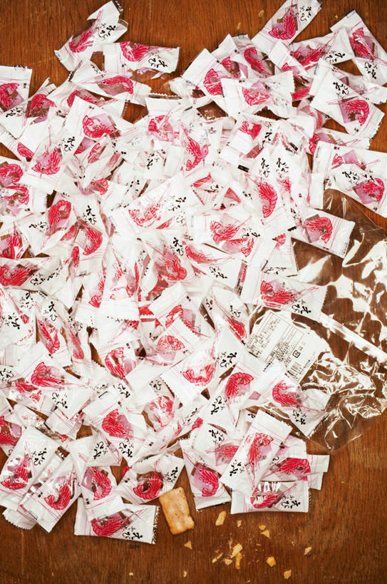 无人,竖图,俯视,室内,特写,白天,烹饪,餐桌,桌子,蔬菜,土豆,袋子,一堆,许多,阴影,堆叠,堆积,新鲜,反射,影子,塑料,油炸,料理,食品,很多,菜肴,美食,食物,塑料制品,佳肴,有机食品,绿色食品,餐台,堆,塑封,馍馍蛋,洋芋,山药蛋,马铃薯,彩图,高角度拍摄,炸土豆片,密封袋,塑封袋