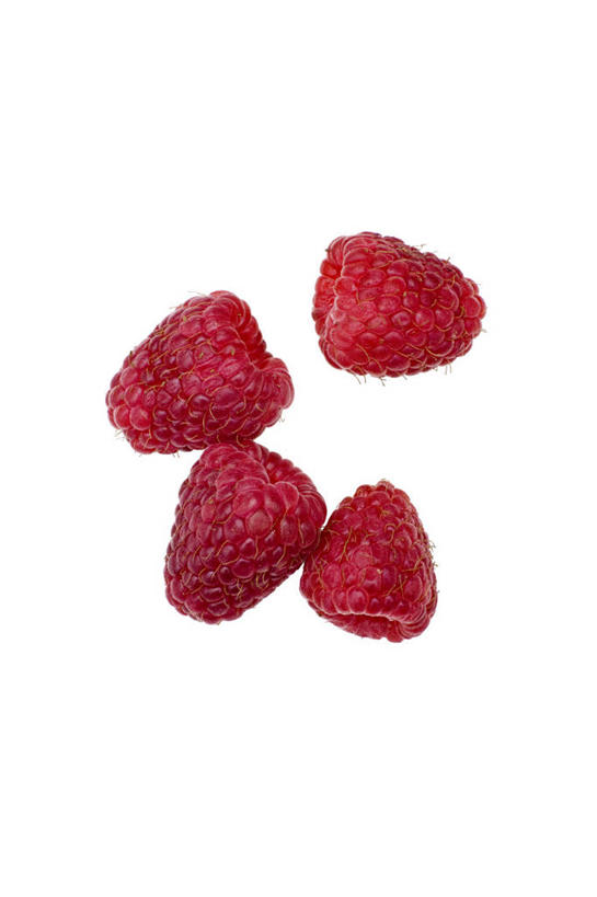 无人,竖图,俯视,室内,特写,白天,白色背景,餐桌,桌子,水果,阴影,新鲜,反射,影子,生食,食品,果实,四颗,食物,红色,摄影,有机食品,绿色食品,影棚,餐台,山莓,树莓,三月泡,四月泡,山抛子,刺葫芦,悬钩子,馒头菠,高脚菠,龙船泡,泡儿刺,彩图,高角度拍摄,影棚拍摄,拍摄