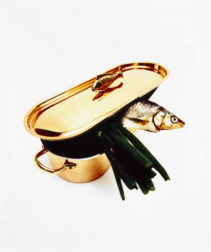 海鲜,无人,竖图,俯视,室内,特写,白天,白色背景,静物,鱼,罐头,水产,鱼类,海洋生物,金色,摄影,影棚,水生动物,海产品,水生物,海底动物,彩图,高角度拍摄,影棚拍摄,拍摄