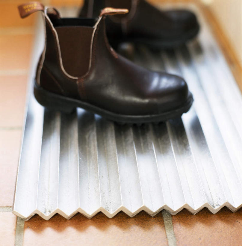 无人,竖图,室内,特写,白天,正面,鞋,地板,静物,鞋子,一双,皮革,地面,木地板,鞋架,彩图,皮鞋