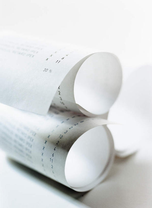 无人,竖图,俯视,室内,特写,白天,白色背景,桌面,静物,阴影,朦胧,模糊,光线,标志,数字,文字,影子,字符,标识,白色,阳光,摄影,阿拉伯数字,影棚,收银条,发票,购物收据,购物小票,彩图,高角度拍摄,影棚拍摄,拍摄,收据