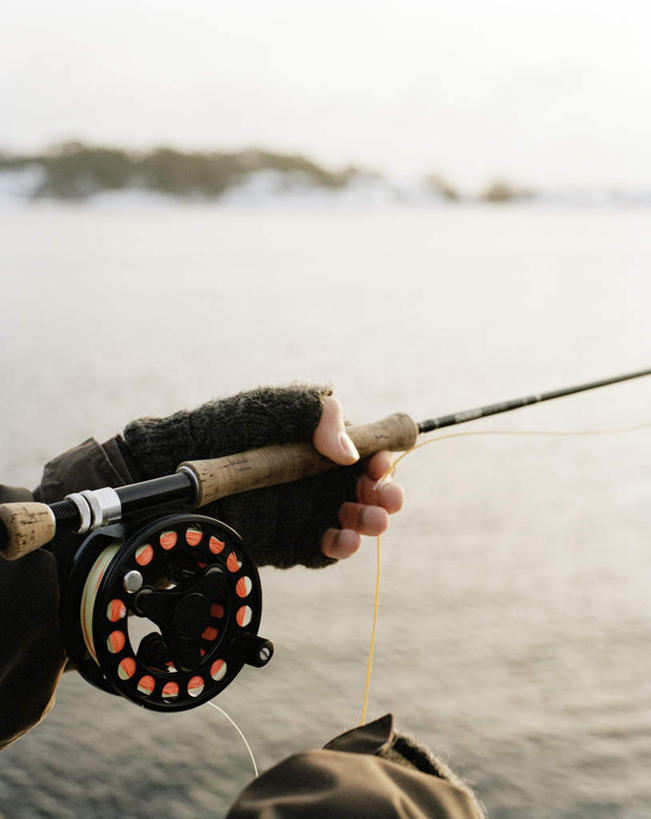 西方人,头发,一个人,站,竖图,俯视,室外,特写,白天,垂钓,旅游,度假,海浪,海洋,帽子,钓鱼竿,欧洲,欧洲人,仅一个男性,仅一个人,一根,握,阴影,波纹,光线,影子,浪花,云,云朵,拿,云彩,拿着,娱乐,运动帽,仅一个年轻男性,蓝色,黑色,白云,蓝天,水纹,天空,阳光,海水,波浪,天,站着,享受,休闲,鸭舌帽,放松,握着,渔具,海景,一顶,男人,男性,年轻男性,白种人,钓竿,鱼竿,大海,风浪,海,海水的波动,近岸浪,涌浪,站立,半身,彩图,高角度拍摄,钓鱼,垂纶