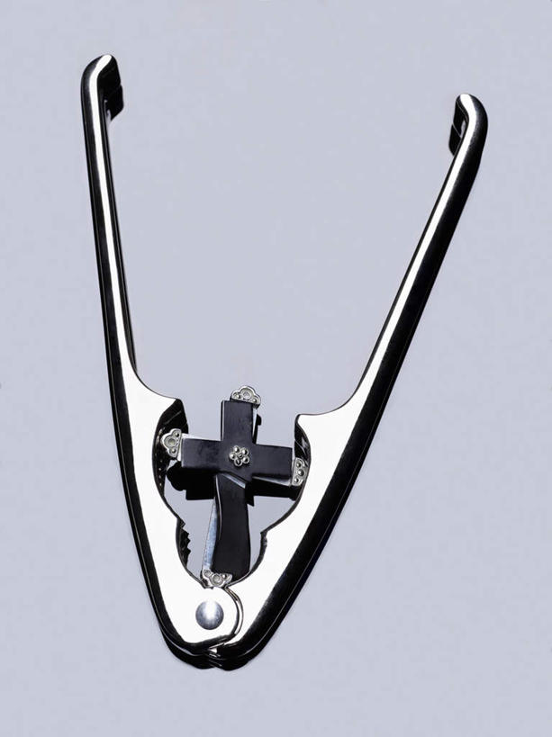 无人,竖图,俯视,室内,特写,白天,白色背景,静物,金属制品,阴影,节日,光线,金属,十字架,影子,文化,一个,阳光,祈祷,健康,许愿,摄影,宗教,信仰,影棚,单个,纪念,祈求,基督教,天主教,核桃夹,胡桃夹子,平安,彩图,高角度拍摄,影棚拍摄,拍摄