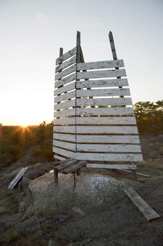 无人,竖图,室外,白天,正面,旅游,度假,石头,美景,日落,太阳,植物,指示牌,一块,阴影,光线,木制,标志,石子,影子,景观,晚霞,霞光,破坏,娱乐,破损,树,树木,蓝色,绿色,白色,蓝天,天空,阳光,自然,黄昏,木制品,天,享受,休闲,景色,彩霞,放松,生长,晴朗,成长,损坏,成就,自然风光,成绩,万里无云,石块,岩石,晴空,晴空万里,夕阳,彩图