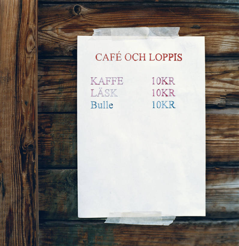 无人,竖图,室外,特写,白天,正面,静物,木制,英文,标志,数字,文字,字符,字母,墙,标识,墙壁,墙面,木制品,阿拉伯数字,英文字母,咖啡店,咖啡屋,彩图,咖啡馆