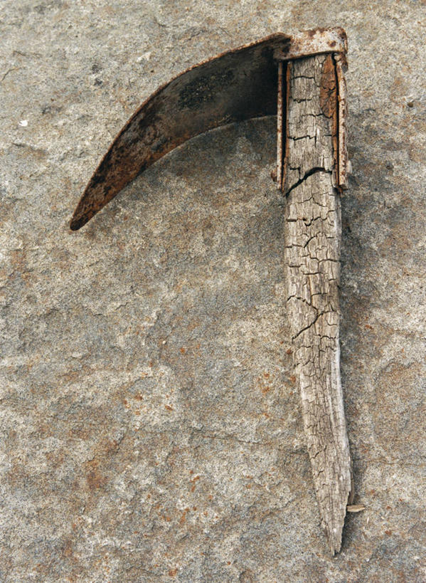 无人,竖图,俯视,室内,特写,白天,静物,金属制品,阴影,生锈,反射,金属,工具,影子,一个,铁锹,单个,腐蚀,侵蚀,农具,耕具,腐化,锈迹斑斑,彩图,高角度拍摄