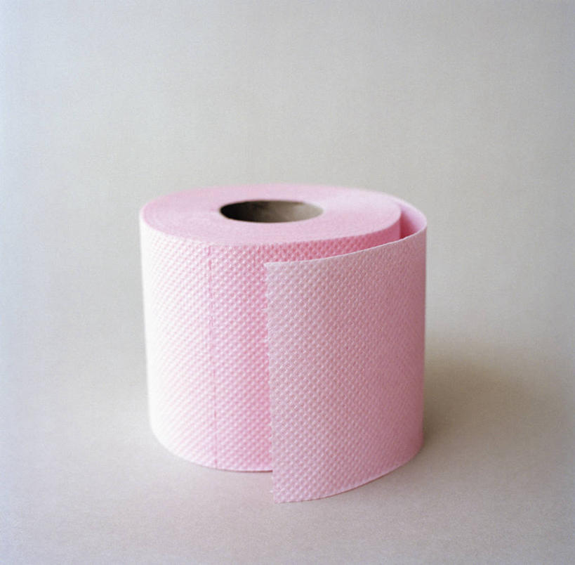 无人,横图,室内,特写,白天,正面,生活用品,静物,一卷,阴影,灰色背景,反射,影子,纸,粉色,纸巾,日用品,摄影,影棚,卫生纸,生活用纸,彩图,影棚拍摄,拍摄