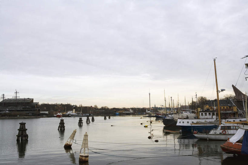 帆船,无人,家,横图,室外,白天,正面,旅游,度假,河流,美景,树林,水,植物,船,瑞典,欧洲,一排,许多,整齐,房屋,屋子,河水,景观,水流,云,云朵,云彩,娱乐,楼房,住宅,树,树木,排列,蓝色,绿色,白云,蓝天,天空,自然,交通工具,天,享受,休闲,景色,放松,生长,晴朗,成长,斯堪的纳维亚,队列,自然风光,载具,北欧,斯堪的纳维亚半岛,船锚,瑞典王国,晴空,彩图,房子