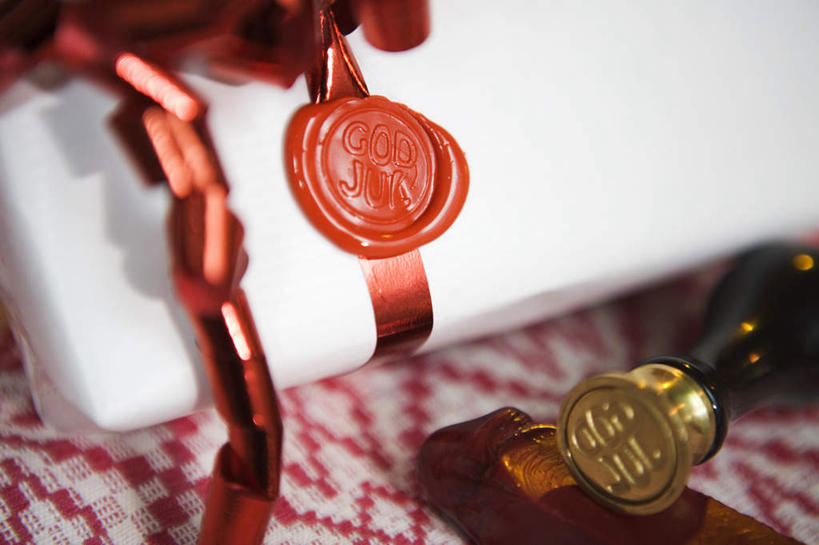 无人,横图,俯视,室内,白天,桌子,礼盒,礼物,圣诞节,节日,庆祝,罐子,纸盒,办公桌,文化,玻璃制品,盒子,包装盒,玻璃瓶,瓶子,礼品盒,庆典,礼品,纪念,彩图,高角度拍摄