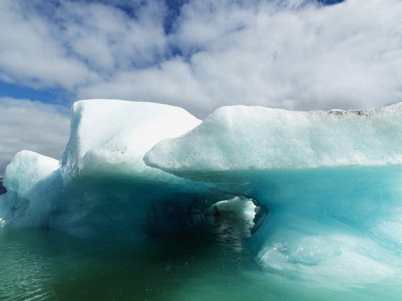 无人,横图,室外,白天,正面,旅游,度假,冰山,海浪,海洋,美景,山,雪,大雪,欧洲,冰岛,积雪,景观,浪花,山峰,雪景,云,云朵,冬季,冬天,山峦,云彩,娱乐,蓝色,白云,蓝天,天空,自然,海水,天,享受,休闲,景色,放松,寒冷,晴朗,自然风光,北欧,海景,冰岛共和国,严寒,瓦特纳冰原,大海,风浪,海,海水的波动,近岸浪,涌浪,晴空,彩图