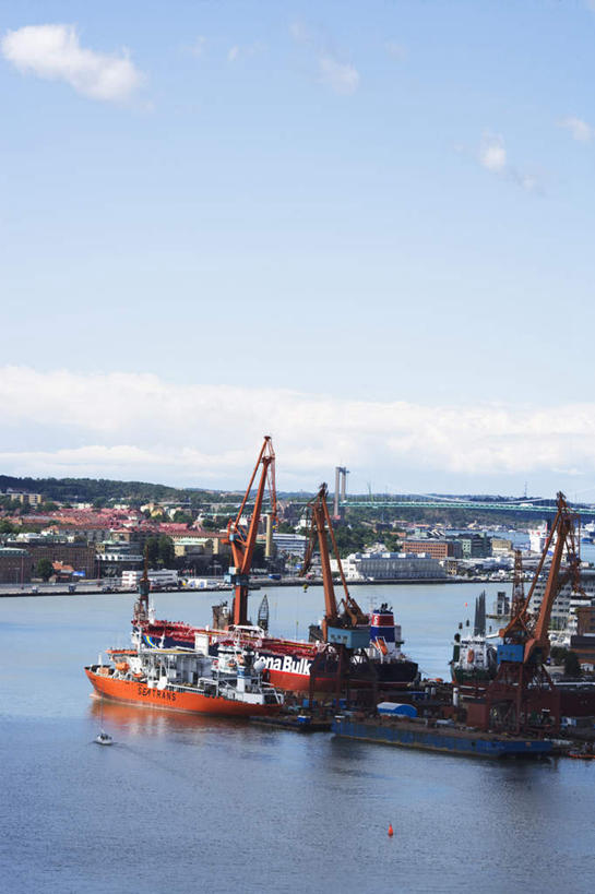 无人,码头,竖图,俯视,室外,白天,旅游,度假,海浪,海洋,美景,港口,轮船,船,瑞典,欧洲,景观,浪花,云,云朵,云彩,娱乐,蓝色,白云,蓝天,天空,自然,海水,交通工具,天,享受,休闲,景色,放松,晴朗,斯堪的纳维亚,自然风光,载具,北欧,斯堪的纳维亚半岛,海景,哥德堡,瑞典王国,大海,风浪,海,海水的波动,近岸浪,涌浪,晴空,彩图,高角度拍摄,摆渡口,埠头,渡口,渡头,港湾,海港,货运码头,口岸,商港