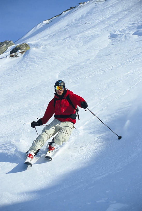 西方人,一个人,站,竖图,室外,白天,正面,锻炼,运动,雪,大雪,欧洲,欧洲人,仅一个男性,仅一个人,握,阴影,光线,墨镜,眼镜,影子,积雪,雪景,冬季,冬天,运动器械,仅一个年轻男性,阳光,太阳镜,太阳眼镜,站着,健身器械,遮阳镜,寒冷,握着,滑雪板,滑雪鞋,滑雪杖,健身器材,滑雪装备,严寒,体育,男人,男性,年轻男性,白种人,站立,彩图,全身,健身,运动器材