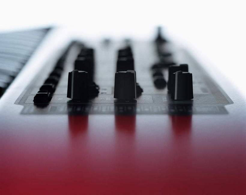 无人,横图,俯视,室内,特写,白天,白色背景,键盘,静物,一排,许多,阴影,整齐,光线,影子,乐器,排列,黑色,阳光,按钮,摄影,影棚,键盘乐器,队列,彩图,高角度拍摄,影棚拍摄,拍摄,电子琴