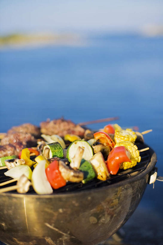 无人,竖图,俯视,室外,特写,白天,烧烤,玉米,海浪,海洋,辣椒,蔬菜,朦胧,模糊,新鲜,棒子,棍子,浪花,玉蜀黍,肉,食品,烤架,烤肉,粗粮,肉类,食物,海水,铁架,有机食品,绿色食品,苞米,苞芦,肉食,海景,辣角,红海椒,大椒,辣虎,广椒,苞谷,包谷,大蜀黍,番麦,薏米包,玉高粱,玉麦,珍珠米,大海,风浪,海,海水的波动,近岸浪,涌浪,辣子,红辣椒,海椒,番椒,彩图,高角度拍摄