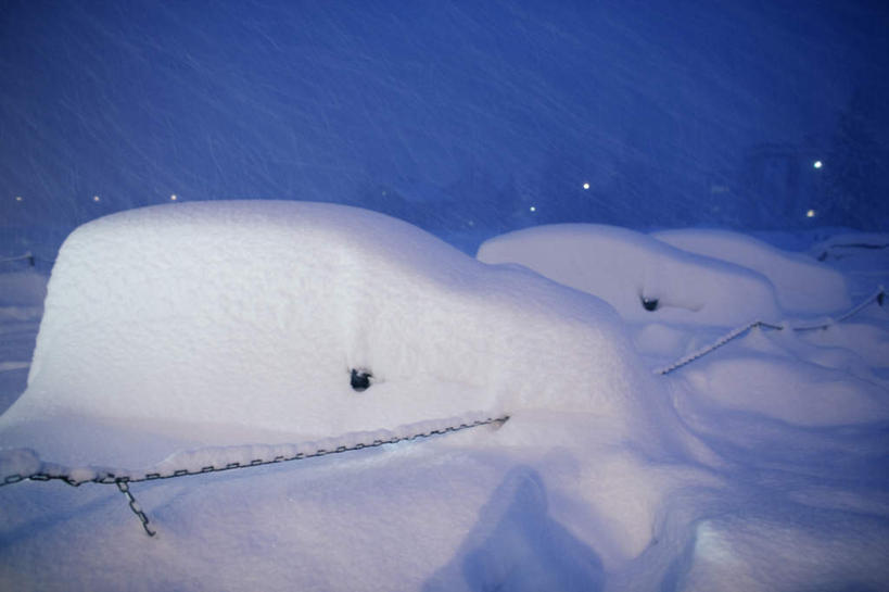 无人,横图,俯视,室外,白天,雪,大雪,路灯,照明,积雪,雪景,冬季,冬天,灯光,灯,链子,寒冷,照亮,照明设备,严寒,彩图,高角度拍摄