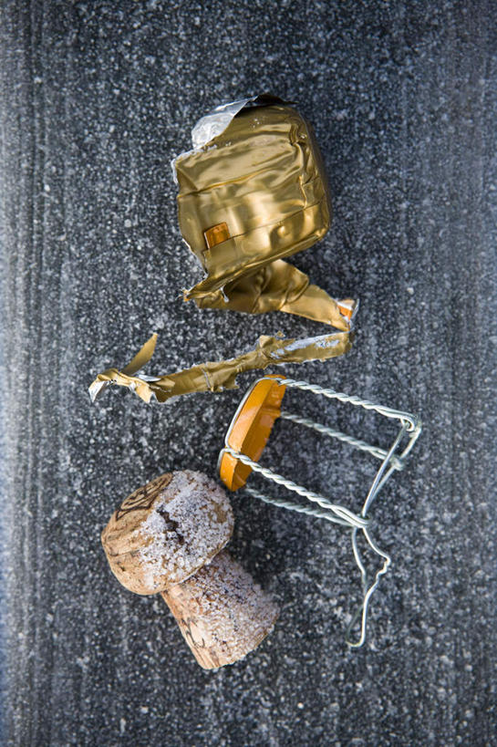 无人,竖图,俯视,室内,特写,白天,静物,金属制品,金属,包装纸,盖子,木塞,一个,黄色,单个,彩图,高角度拍摄