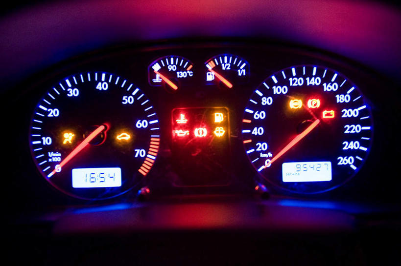 无人,横图,俯视,室外,特写,白天,显示器,汽车,静物,标志,屏幕,数字,文字,字符,指针,标识,显示屏,车,交通工具,轿车,载具,车速,仪表盘,输出设备,量表,仪表,彩图,高角度拍摄