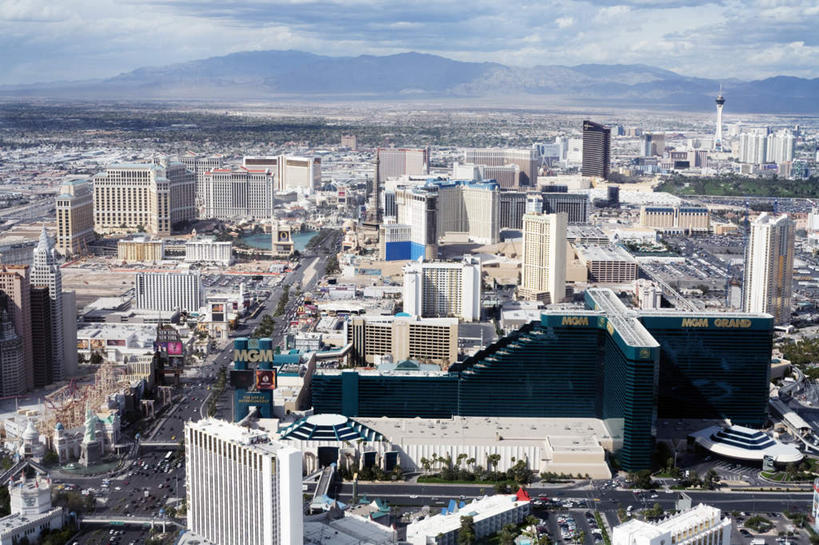 无人,高楼大厦,横图,俯视,航拍,室外,白天,度假,美景,城市风光,城市,大厦,建筑,摩天大楼,美国,阴影,光线,影子,景观,云,云朵,建筑群,云彩,娱乐,建设,蓝色,白云,蓝天,天空,阳光,天,享受,休闲,景色,放松,晴朗,北美,北美洲,鸟瞰,美洲,内华达州,拉斯维加斯,北亚美利加洲,亚美利加洲,内华达,北美艾灌木丛州,产银之州,银山州,银之州,赌城,拉斯韦加斯,晴空,彩图,高角度拍摄,大楼,高层建筑,高楼,摩天楼