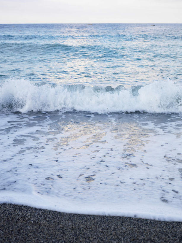 无人,竖图,室外,白天,正面,旅游,度假,海浪,海洋,美景,土耳其,亚洲,阴影,波纹,光线,影子,景观,浪花,水平线,海平线,娱乐,蓝色,蓝天,水纹,天空,阳光,自然,海水,天,享受,休闲,景色,放松,晴朗,汹涌,自然风光,西亚,海景,万里无云,澎湃,大海,风浪,海,海水的波动,近岸浪,涌浪,晴空,晴空万里,彩图,土耳其共和国