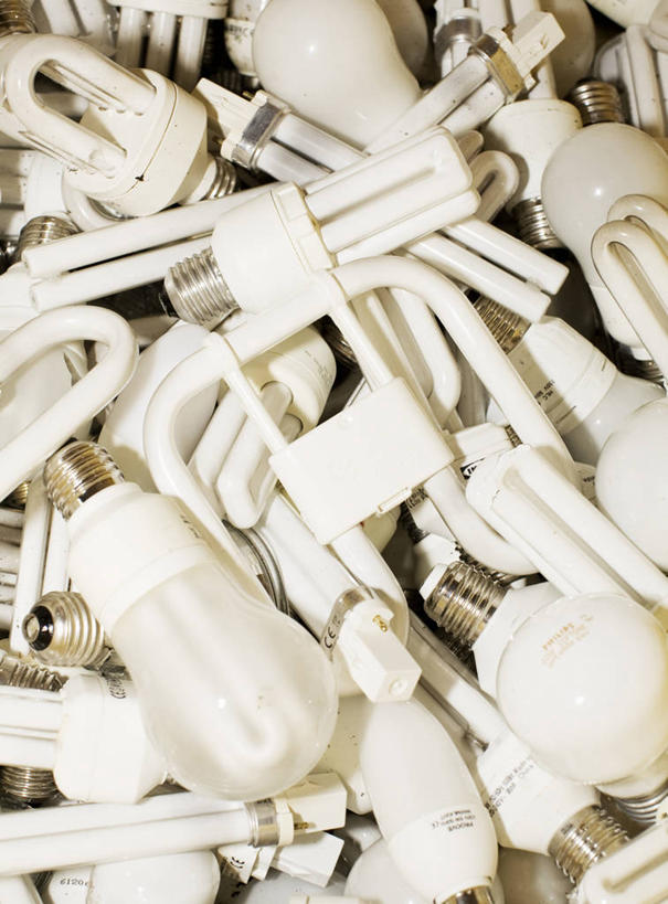 无人,竖图,俯视,室内,特写,白天,静物,照明,一堆,许多,堆叠,堆积,环保,灯泡,很多,灯,节能灯,灯具,白炽灯,堆,照亮,低碳,照明工具,白炽灯泡,梨形灯泡,梨形,U型,U型管节能灯,彩图,高角度拍摄