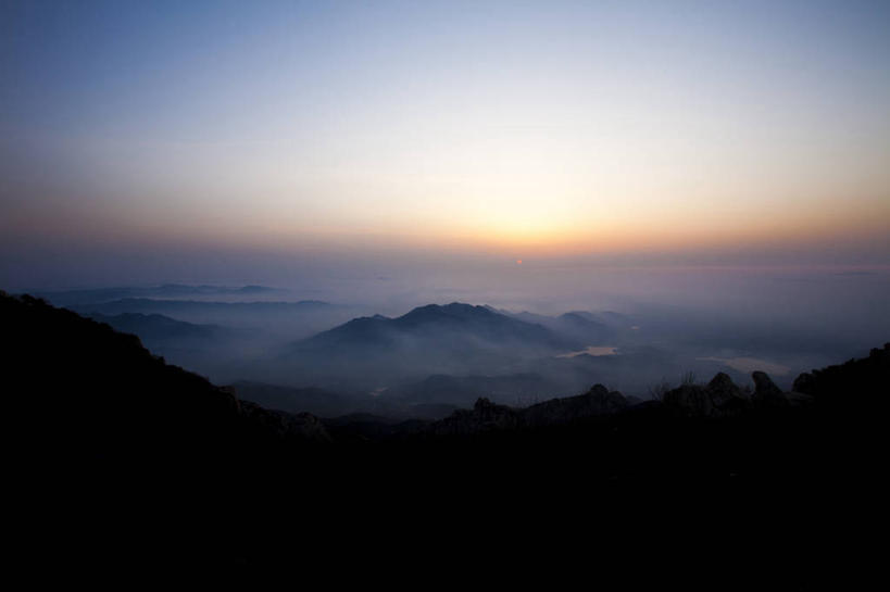无人,横图,俯视,航拍,室外,旅游,度假,神秘,日出,美景,山,山脉,泰山,日光,中国,亚洲,地形,景观,水平线,黎明,娱乐,风景,自然,地标建筑,享受,休闲,景色,放松,摄影,宁静,鸟瞰,自然风光,自然现象,东亚,地貌,山东省,自然地理,彩图,高角度拍摄,旅行