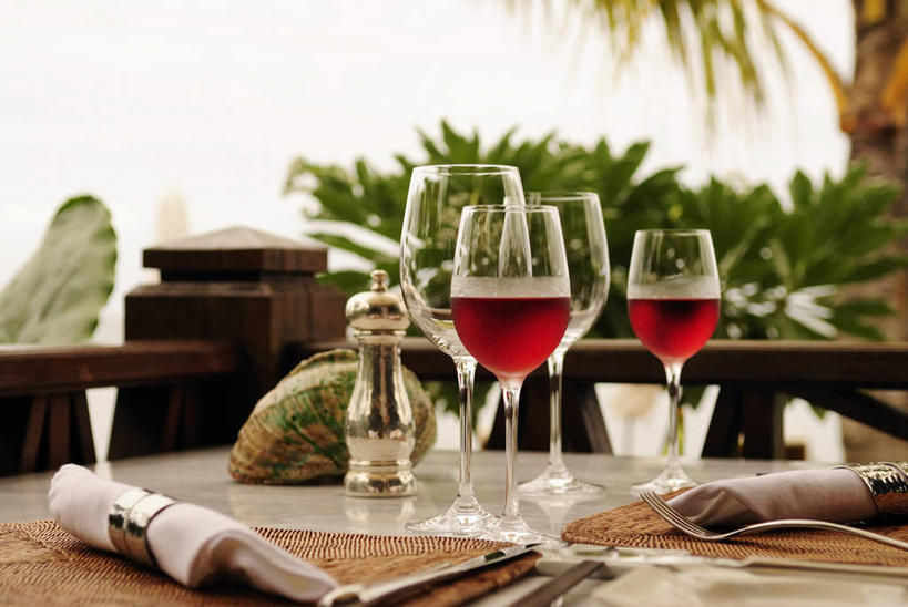 葡萄酒,无人,横图,室内,桌子,静物,非洲,毛里求斯,酒类,饮食,酒,饮料,红葡萄酒,摄影,高雅,玻璃杯,彩图,餐馆