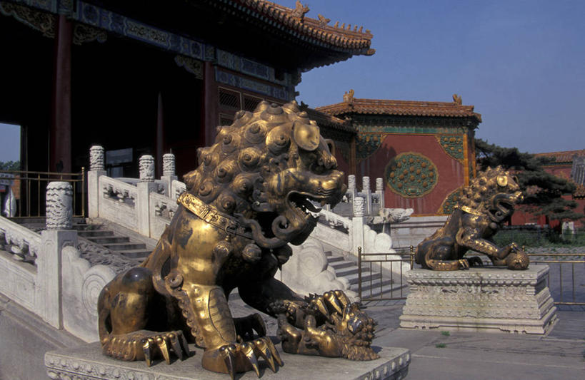 无人,横图,室外,白天,度假,重复,建筑,狮子,雕塑,北京,亚洲,停靠,金属,大门,城镇,首都,警告,图像,历史,传统,黄金,动物,地标建筑,紫禁城,警示,摄影,狮子座,禁止,提醒,都市风光,提示,停泊,限制,中国文化,青铜,危险,彩图,旅行,传统文化