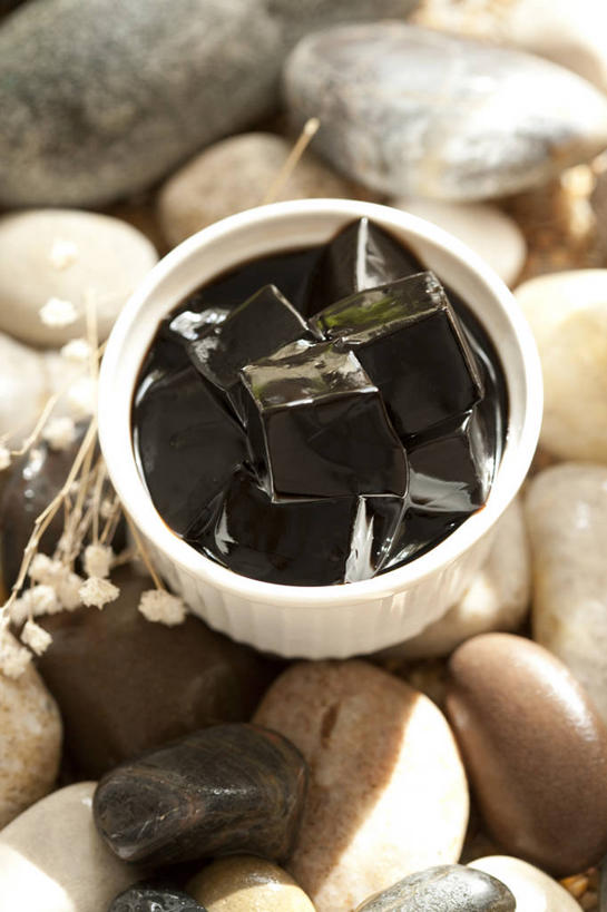 点心,无人,竖图,彩色,室外,特写,静物,餐具,中国,亚洲,艺术,装饰,美味,食品,龟苓膏,小吃,饮食,碗,甜食,鹅卵石,诱惑,摄影,五颜六色,色彩斑斓,膳食,五彩缤纷,东亚,健康食物,五彩斑斓,五光十色,彩图