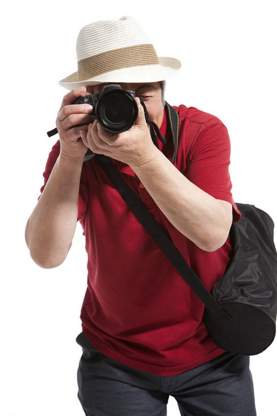 成年人,老年人,一个人,站,竖图,留白,白色背景,正面,旅游,幸福,帽子,相机,北京,中国,亚洲,仅一个男性,仅一个人,行人,游客,游人,弯腰,包,摄像机,拿着,休闲装,路人,旅客,拍照,遮阳帽,看,仅一个老年男性,放松,摄像,摄影,影棚,生活方式,摄影机,退休,摄影棚,录像,东亚,过客,老年男性,男人,男性,亚洲人,中国人,彩图,影棚拍摄,旅行,欢乐,拍摄,人老心不老,数码摄像机