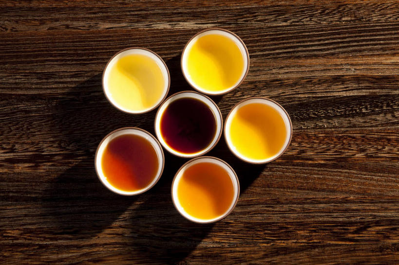 无人,横图,室内,茶,桌子,静物,亚洲,木制,圆形,材料,瓷器,茶道,茶叶,陶瓷制品,排列,茶馆,安静,颜色,摄影,有机食品,生活方式,茶色,高雅,中国文化,热饮,茶杯,彩图,传统文化