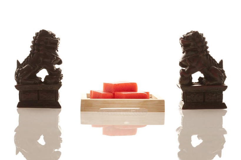 点心,无人,横图,留白,白色背景,早餐,狮子,静物,雕塑,北京,中国,亚洲,堆叠,反射,面粉,美味,食品,饮品,餐盘,小吃,主食,饮食,装饰品,食物,饮料,红色,甜食,诱惑,摄影,有机食品,创造力,高雅,风格,简单,膳食,可口,中国文化,山楂糕,东亚,东亚文化,健康食物,式样,适口,想法,彩图,传统文化