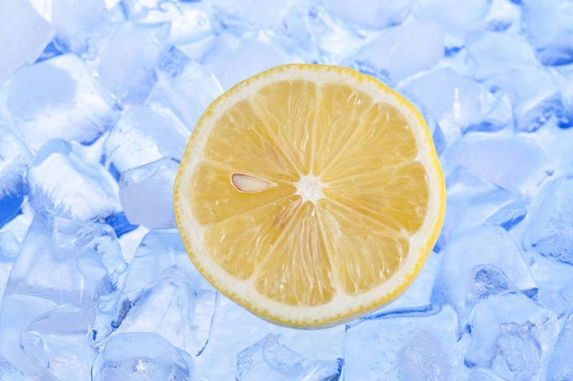 无人,横图,彩色,留白,柠檬,静物,水果,中国,亚洲,冰块,食品,饮食,一个,果肉,素食,冷,摄影,有机食品,影棚,生活方式,单个,五颜六色,色彩斑斓,维生素,简单,清新,摄影棚,横截面,五彩缤纷,东亚,柑橘属,健康食物,纯净,五彩斑斓,五光十色,彩图,影棚拍摄,拍摄,膳食纤维,人造冰