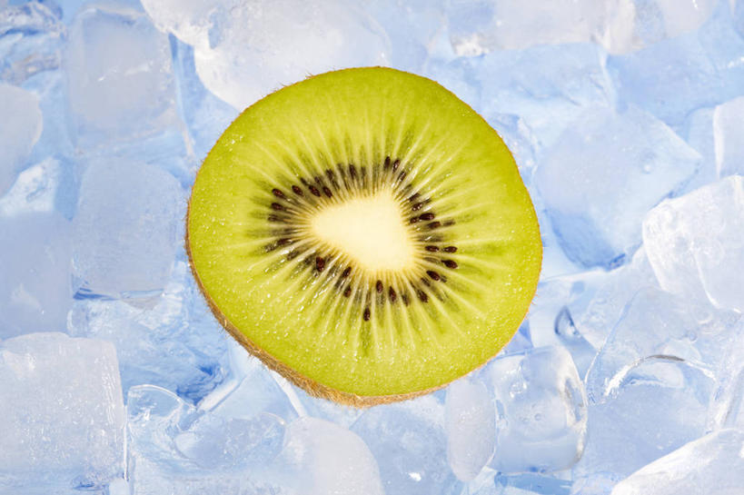 无人,横图,彩色,特写,留白,猕猴桃,静物,水果,中国,亚洲,冰块,食品,饮食,热带水果,素食,冷,摄影,有机食品,生活方式,五颜六色,色彩斑斓,维生素,简单,清新,横截面,五彩缤纷,东亚,健康食物,纯净,五彩斑斓,五光十色,彩图,影棚拍摄,膳食纤维