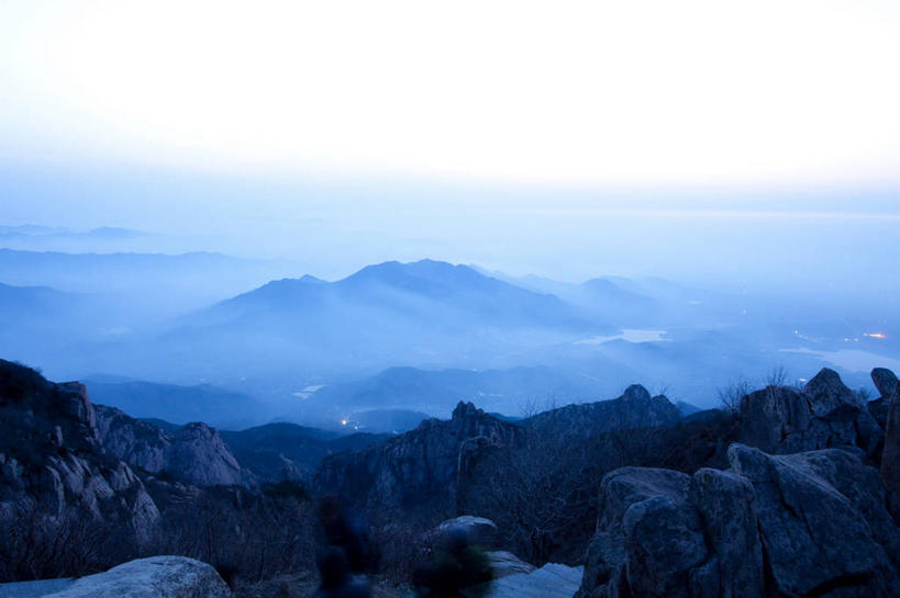 无人,横图,俯视,航拍,室外,旅游,度假,神秘,日出,美景,山,山脉,雾,泰山,中国,亚洲,地形,景观,水平线,黎明,娱乐,风景,天空,自然,地标建筑,享受,休闲,景色,放松,摄影,宁静,鸟瞰,自然风光,自然现象,东亚,地貌,山东省,自然地理,彩图,高角度拍摄,旅行