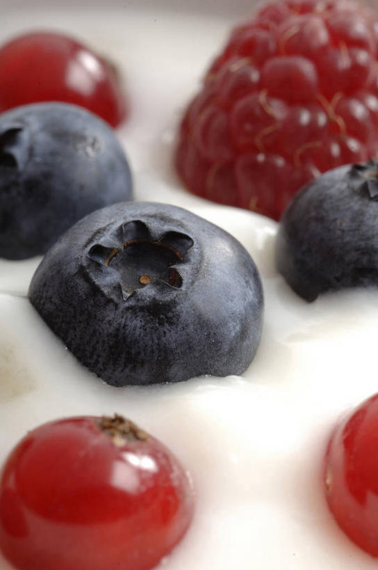 无人,吃,竖图,室内,特写,白天,蓝莓,静物,水果,准备,食品,图像,酸奶,小吃,饮食,覆盆子,摄影,部分,健康食物,彩图