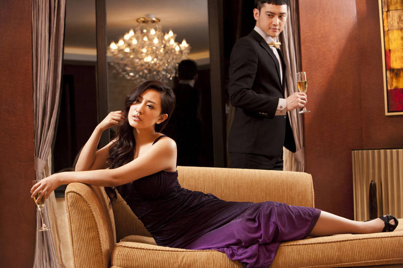 东方人,成年人,两个人,横图,夜晚,晚礼服,聚会,快乐,幸福,正装,晚会,香槟,约会,摄影,生活方式,高雅,优美,享乐,华贵,水晶吊灯,欧洲文化,异性恋,男人,男性,年轻男性,年轻女性,女人,女性,亚洲人,中国人,年轻人,休闲活动,彩图,晚宴服,舞会服,洋服,洋装,夜礼服,舞蹈,伴侣,上流社会