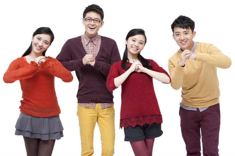 东方人,成年人,四个人,站,笑,微笑,露齿笑,横图,留白,白色背景,正面,毛衣,时尚,快乐,友谊,幸福,北京,中国,春节,亚洲,节日,并排,休闲装,活力,摄影,影棚,协调,享乐,愉悦,中国文化,摄影棚,问候,肖像,东亚,男人,男性,年轻男性,年轻女性,女人,女性,亚洲人,中国人,年轻人,彩图,影棚拍摄,欢乐,拍摄,拜年,法定假日,传统节日