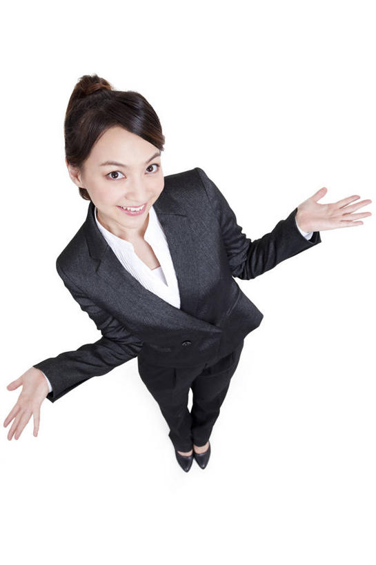 东方人,成年人,一个人,商务人士,商务女性,站,笑,微笑,露齿笑,竖图,俯视,留白,白色背景,正面,商务,时尚,快乐,幸福,纯洁,北京,中国,亚洲,仅一个年轻女性,仅一个女性,仅一个人,套装,正装,手势,休闲,放松,活力,可爱,童年,童趣,耸肩,摄影,影棚,生活方式,摄影棚,商务装,工薪阶层,童真,东亚,烂漫,无邪,天真,年轻女性,女人,女性,亚洲人,中国人,年轻人,白领,上班族,彩图,高角度拍摄,影棚拍摄,欢乐,拍摄,办公室职员,打手势,广角拍摄