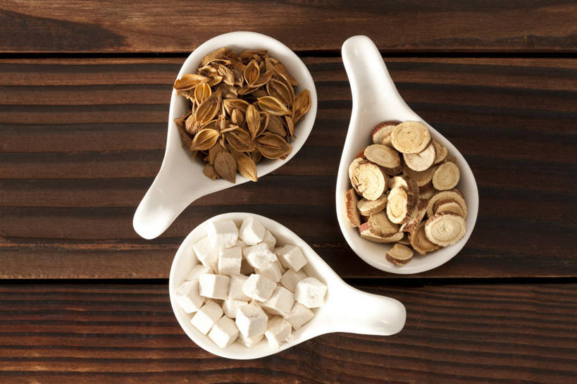 无人,医生,横图,俯视,化妆,美容,静物,北京,中国,亚洲,护肤,药,准备,材料,瓷器,草药,药草,芭蕉,书桌,传统,汤匙,医护人员,医疗人员,保养,享受,休闲,健康,放松,保健,摄影,有机食品,多样,堆,甘草,草本,中国文化,选择,干的,营养品,中医,东亚,养颜,技能,茯苓,大夫,彩图,高角度拍摄,SPA美容,传统文化,汉医,成分