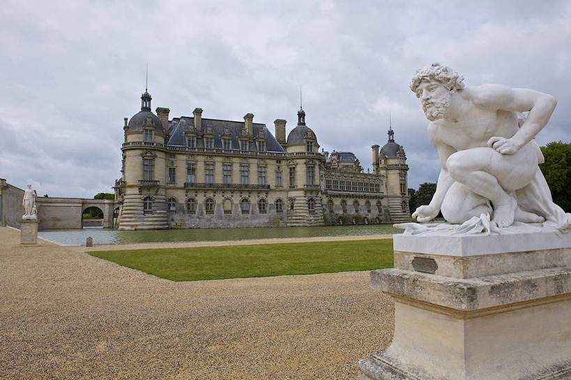 无人,横图,室外,白天,旅游,建筑,雕塑,法国,欧洲,艺术,标志,雕像,符号,花坛,城堡,宏伟,历史,标识,风景,地标建筑,摄影,建造,性别符号,尚蒂伊城堡,彩图,旅行,男性符号