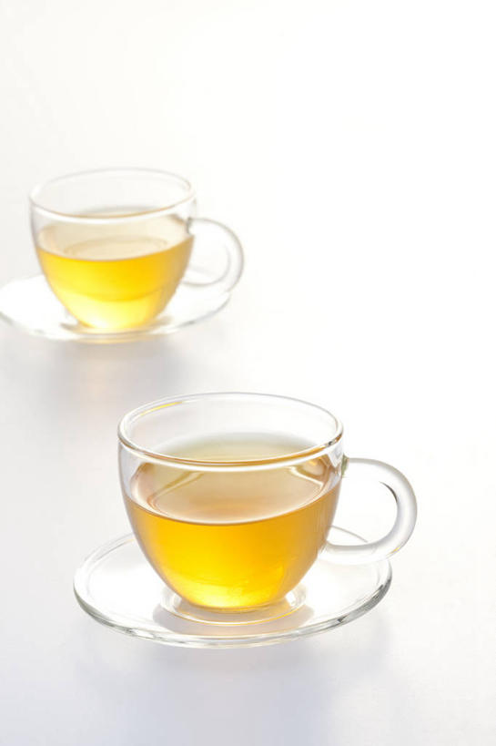 无人,竖图,特写,留白,白色背景,下午茶,茶,静物,中国,亚洲,透明,食品,饮品,饮食,食物,饮料,茶碟,容器,放松,摄影,生活方式,茶色,简单,可口,清新,东亚,热饮,健康食物,纯净,适口,玻璃杯,茶杯,彩图,影棚拍摄