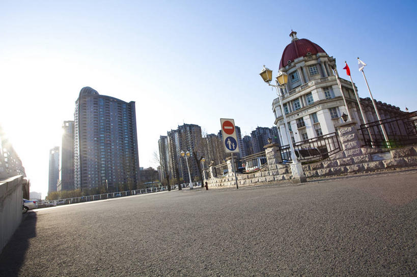 无人,横图,室外,白天,旅游,度假,美景,太阳,城市风光,城市,道路,建筑,街道,路,摩天大楼,公路,中国,亚洲,景观,路边,交通,娱乐,现代,风景,天空,享受,休闲,办公大楼,景色,放松,摄影,圆顶建筑,都市风光,古典风格,东亚,欧洲文化,发展,万里无云,天津市,繁荣,马路,彩图,旅行