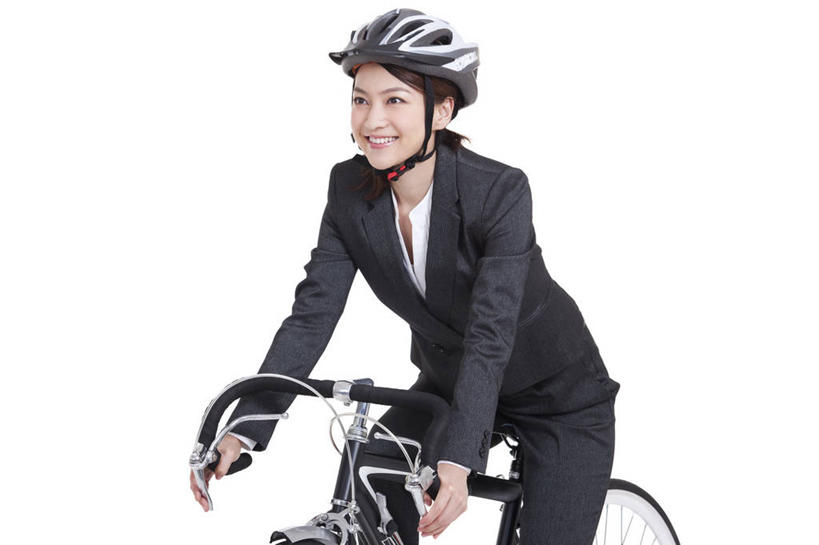 东方人,成年人,一个人,商务人士,商务女性,笑,微笑,露齿笑,横图,留白,白色背景,侧面,时尚,快乐,幸福,自行车,北京,中国,亚洲,仅一个年轻女性,仅一个女性,仅一个人,套装,正装,车,脚踏车,骑,交通工具,骑车,休闲,活力,运输,摄影,影棚,生活方式,幽默,动作,载具,摄影棚,商务装,工薪阶层,东亚,自行车头盔,环境保护,自行车运动,年轻女性,女人,女性,亚洲人,中国人,年轻人,白领,上班族,彩图,影棚拍摄,欢乐,拍摄,办公室职员