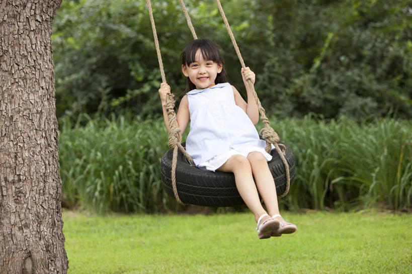 东方人,儿童,一个人,公园,坐,笑,微笑,露齿笑,横图,室外,白天,正面,旅游,度假,游戏,快乐,兴奋,幸福,纯洁,草地,草坪,美景,北京,亚洲,仅一个女性,仅一个人,吊挂,悬挂,摇摆,景观,半空,挂,玩,拿着,休闲装,娱乐,刺激,草,树,树干,小孩,绿色,黑色,自然,轮胎,秋千,夏天,荡秋千,仅一个小孩,享受,休闲,橡胶,景色,放松,活力,可爱,童年,童趣,握紧,摄影,生活方式,活动,动作,享乐,自然风光,摇晃,户外活动,童真,橡胶制品,东亚,烂漫,无邪,车胎,无忧无虑,天真,女孩,女人,女性,亚洲人,中国人,孩子,休闲活动,玩耍,嬉戏,彩图,欢乐,外胎,女生