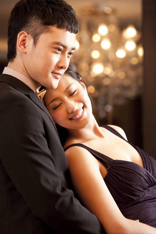 东方人,成年人,两个人,夫妻,竖图,夜晚,晚礼服,爱情,聚会,快乐,幸福,正装,浪漫,晚会,恩爱,乐趣,约会,恋人,摄影,生活方式,高雅,优美,享乐,华贵,欧洲文化,异性恋,男人,男性,年轻男性,年轻女性,女人,女性,亚洲人,中国人,年轻人,夫妇,情侣,休闲活动,彩图,晚宴服,舞会服,洋服,洋装,夜礼服,舞蹈,伴侣,上流社会