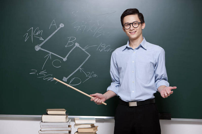 点心,奶酪,东方人,成年人,一个人,教师,笑,微笑,露齿笑,横图,室内,白天,留白,正面,衬衫,快乐,幸福,智慧,信心,北京,中国,亚洲,仅一个男性,仅一个人,许多,堆叠,正装,眼镜,干酪,起司,食品,芝士,很多,教育,营养,拿着,食物,仅一个年轻男性,教科书,黑板,零食,教,职业,教室,乳酪,摄影,生活方式,指导,权威,专心,乳制品,知识,关爱,数学,努力,发酵,东亚,责任,贡献,男人,男性,年轻男性,亚洲人,中国人,年轻人,书,彩图,大学,小学,奶酪棒,芝士棒