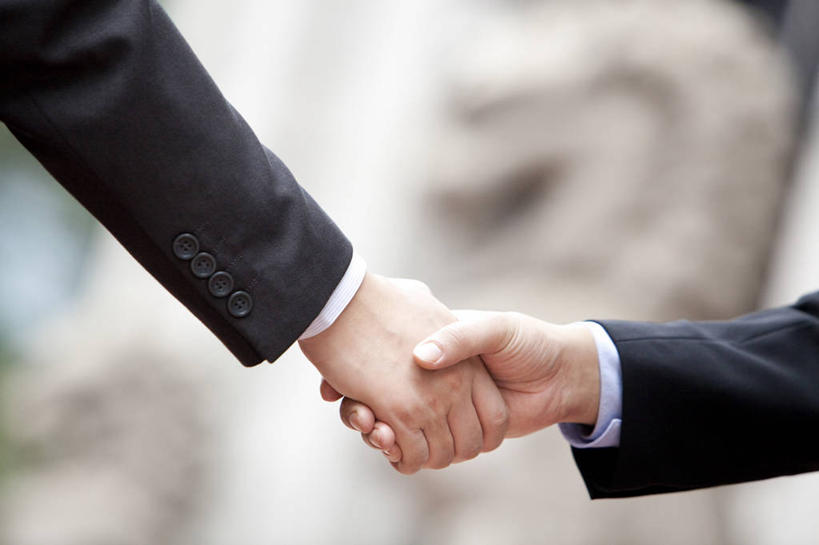 东方人,成年人,手,两个人,同事,商务人士,商务男性,银行,握手,横图,室外,白天,衬衫,商务,成功,合作,团队,集体,信心,建筑,香港,中国,亚洲,套装,正装,队伍,职业,办公大楼,同意,金融,投资,摄影,生活方式,部分,领导,经理,成就,都市风光,商务装,合伙,领袖,市区,工薪阶层,东亚,信任,金融区,男人,男性,亚洲人,中国人,白领,上班族,彩图,衬衣,办公室职员,财会