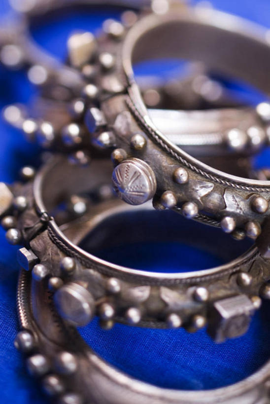 无人,竖图,室内,白天,静物,银,非洲,摩洛哥,金属,图像,古代,三个,摄影,手镯,古董,高雅,风格,阿非利加洲,摩洛哥王国,马拉喀什,彩图,马格里布,过去