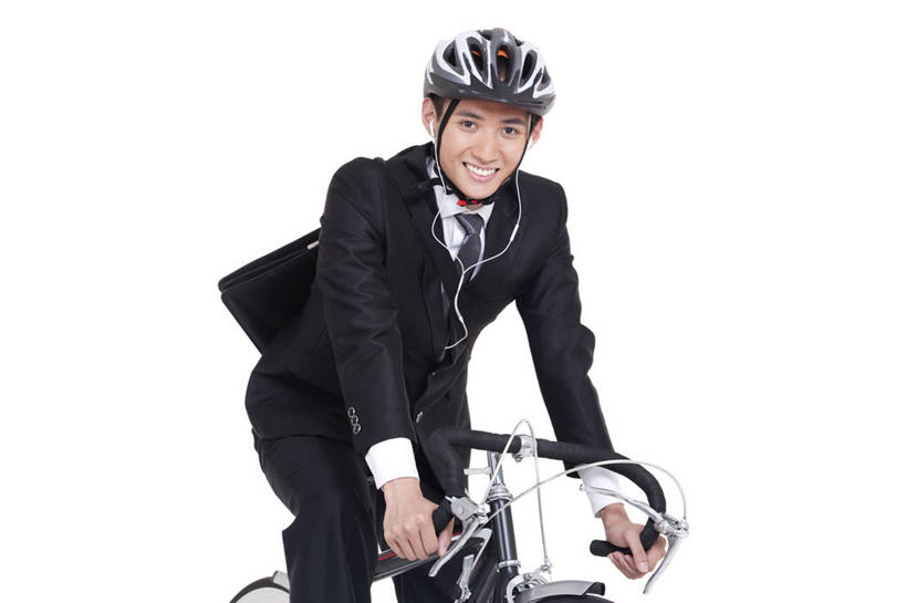 东方人,成年人,一个人,商务人士,商务男性,笑,微笑,露齿笑,横图,留白,白色背景,衬衫,快乐,幸福,信心,自行车,北京,中国,亚洲,仅一个男性,仅一个人,套装,正装,公文包,耳塞,音乐,听,车,脚踏车,仅一个年轻男性,骑,耳机,交通工具,骑车,休闲,运输,摄影,影棚,生活方式,动作,载具,摄影棚,肖像,商务装,工薪阶层,东亚,自行车头盔,环境保护,自行车运动,男人,男性,年轻男性,亚洲人,中国人,年轻人,白领,上班族,休闲活动,彩图,影棚拍摄,衬衣,欢乐,拍摄,办公室职员
