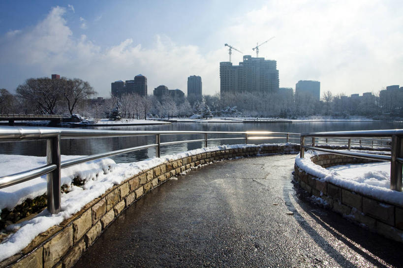 无人,公园,栏杆,横图,室外,白天,雪,路,北京,中国,亚洲,覆盖,池塘,冬天,树,风景,天空,寒冷,冷,摄影,宁静,东亚,朝阳区,彩图,红领巾公园